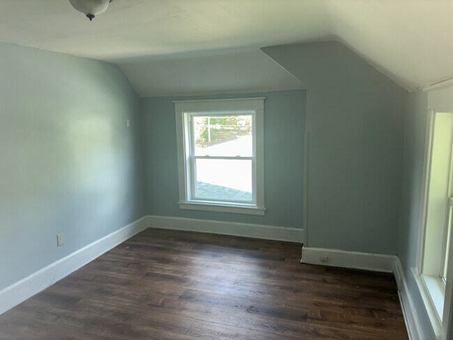 Building Photo - 639 Fairgreen Ave