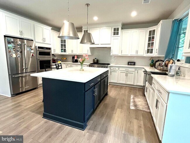 Building Photo - 6626 Moly Dr