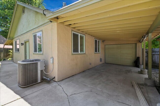 Building Photo - North End corner lot with garden and TONS ...