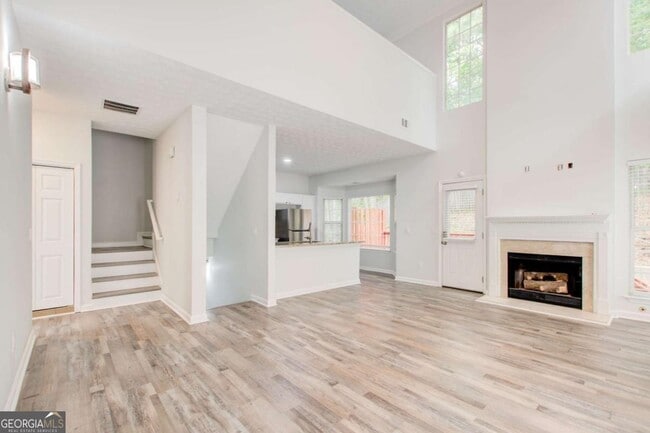 Building Photo - 2470 Stonegate Dr