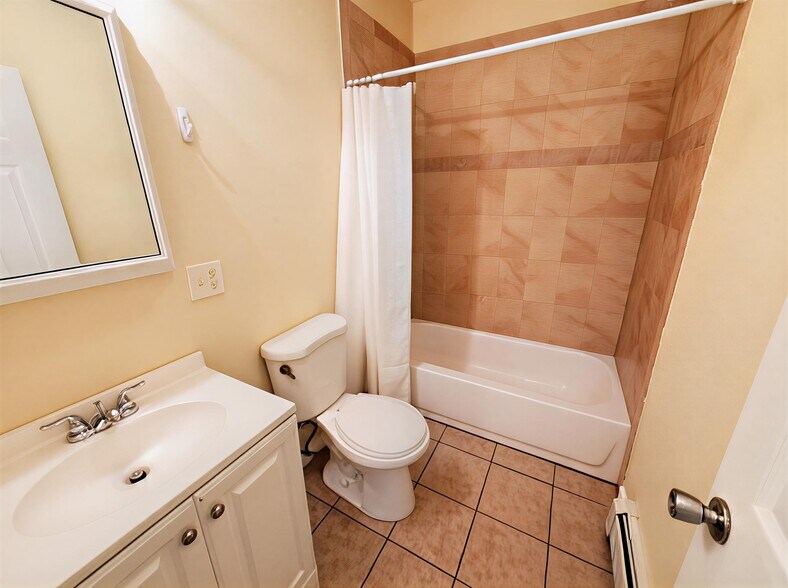 Building Photo - 64 Dehon St