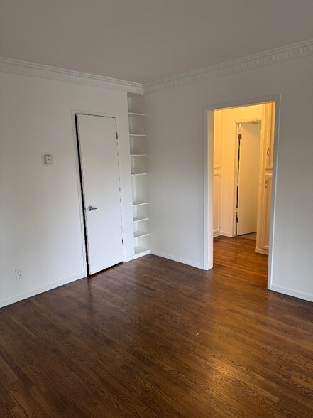 Building Photo - 809 N Las Palmas Ave