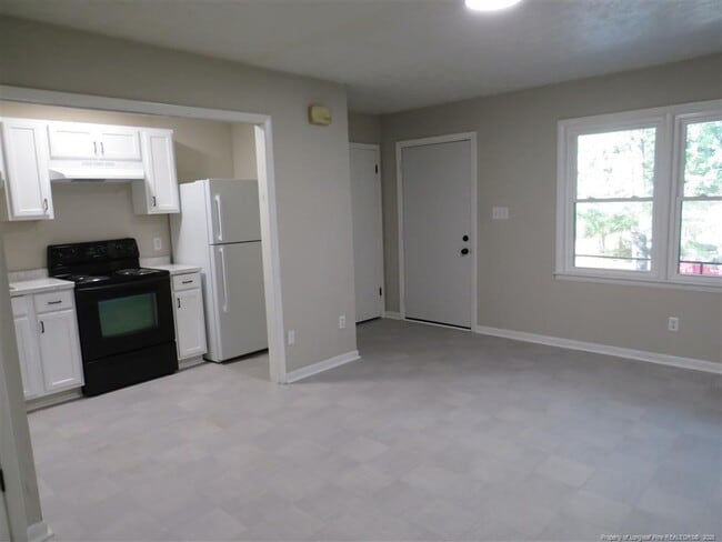 Building Photo - 210 Colonial Dr