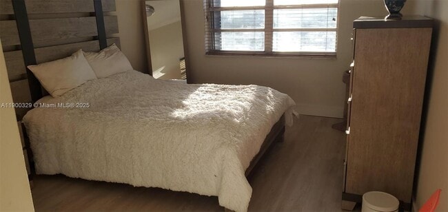 Building Photo - 900 NE 18th Ave