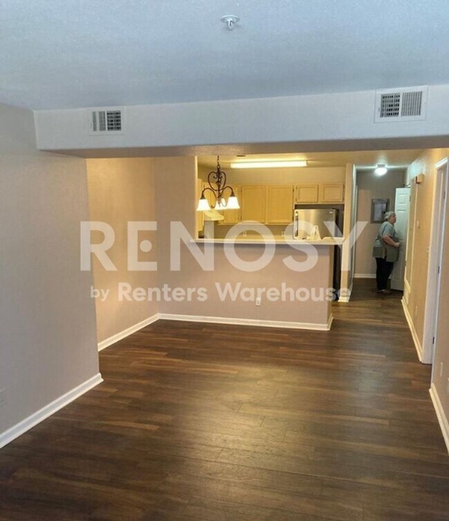 Building Photo - Modern Comfort and a Garage in Prime Aurora Location