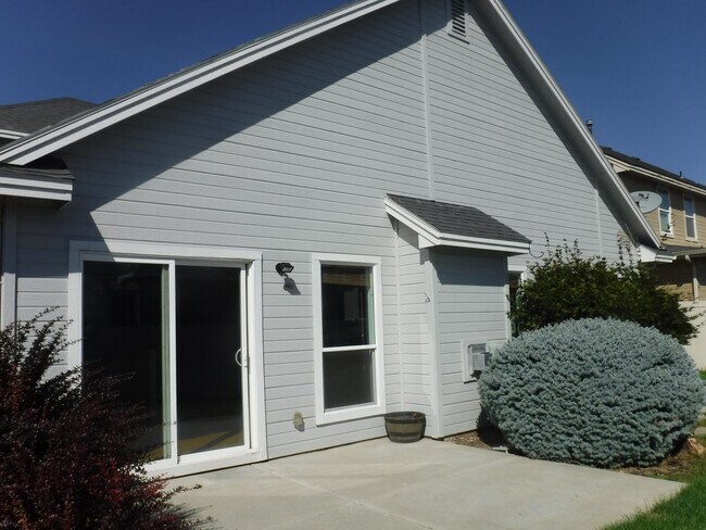 Building Photo - Beautiful 3 bed 2.5 bath home in the Cobblefield Crossing Subdivision in Meridian.