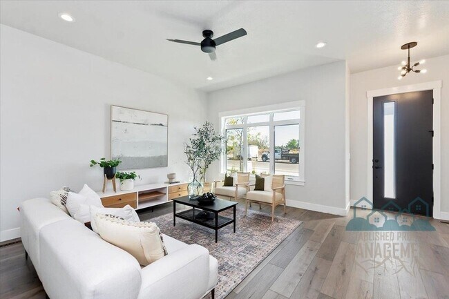 Building Photo - 1740 E State Ave