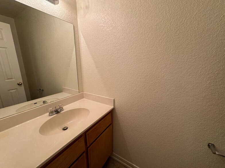 Building Photo - 3701 Ys Pak Ct