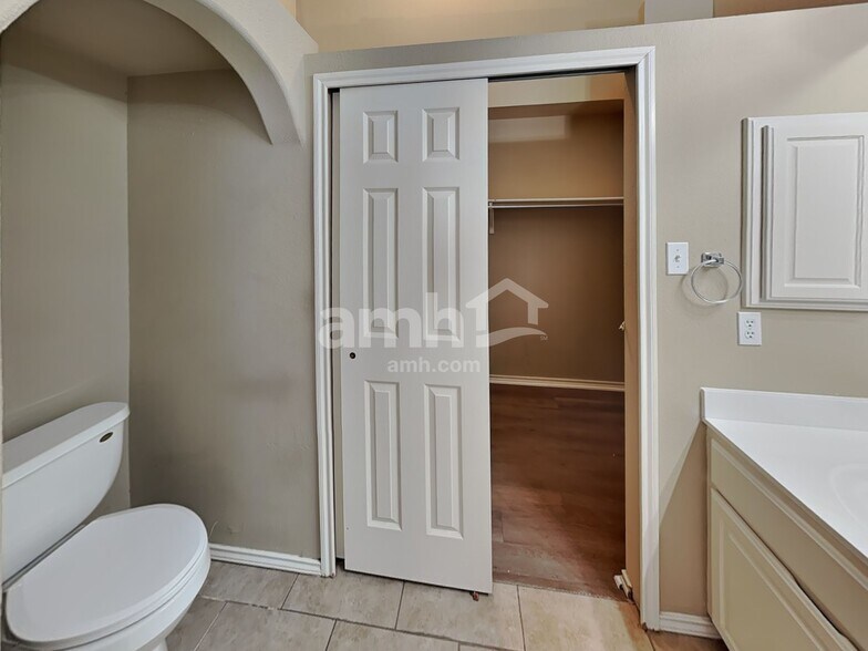 Building Photo - 14 Sweetwood