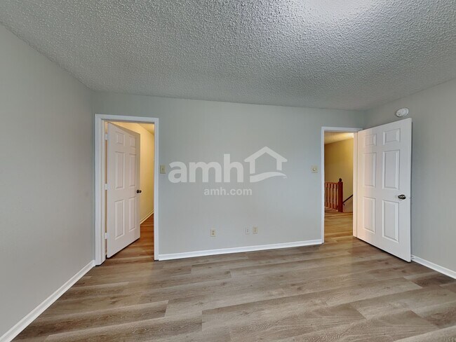 Building Photo - 5793 Amber Ln