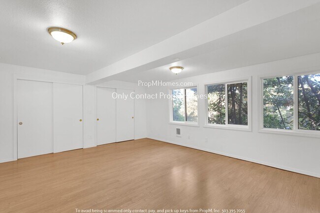 Building Photo - 3732 SW Council Crest Dr