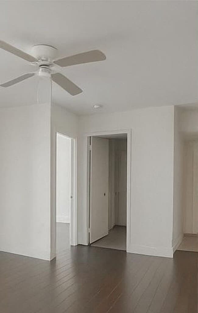 Building Photo - 2B/2B