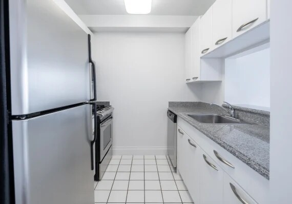 Building Photo - 231 E 33rd St