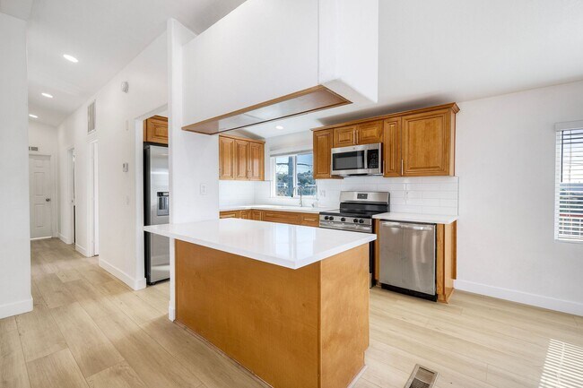 Building Photo - 2241 Meadow Lark Dr