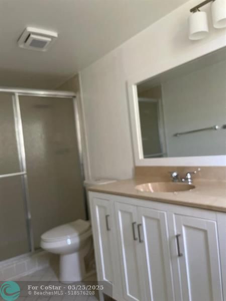 Building Photo - 2031 Coral Ridge Dr