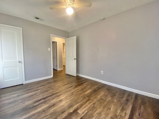 Building Photo - Great rental now available near Texas Tech University and UMC.