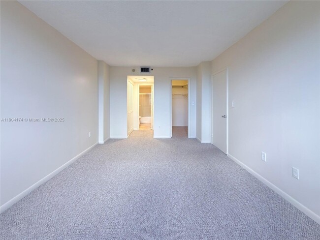 Building Photo - 1470 NE 123rd St