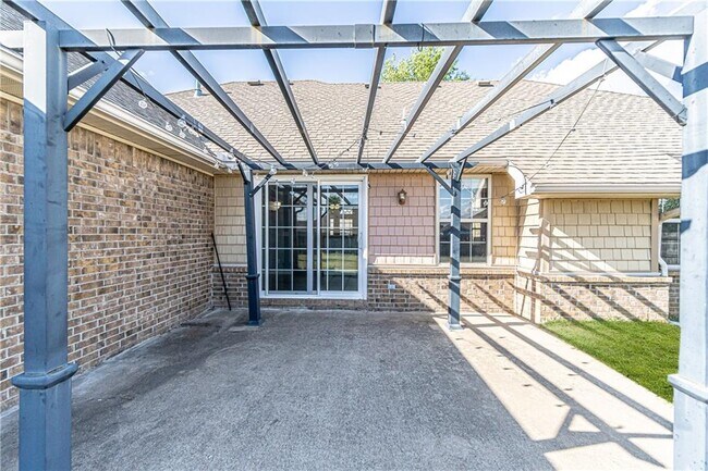 Building Photo - 4105 SW Slate Ln