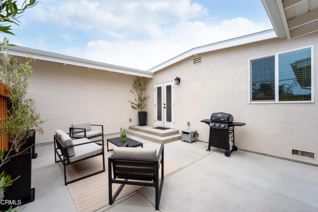 Building Photo - 894 Saratoga St