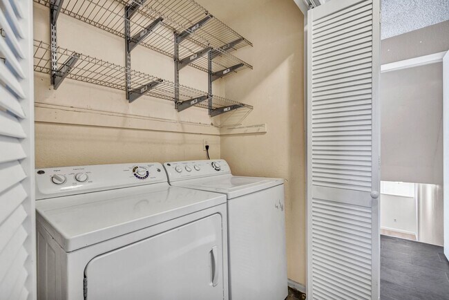 Building Photo - Spacious Home in Castle Rock