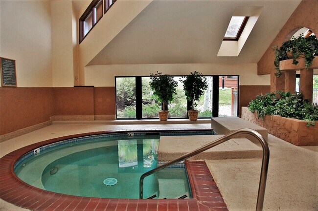 Building Photo - 2905 Mountaineer Cir