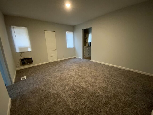 Building Photo - 1400 Bass Ave
