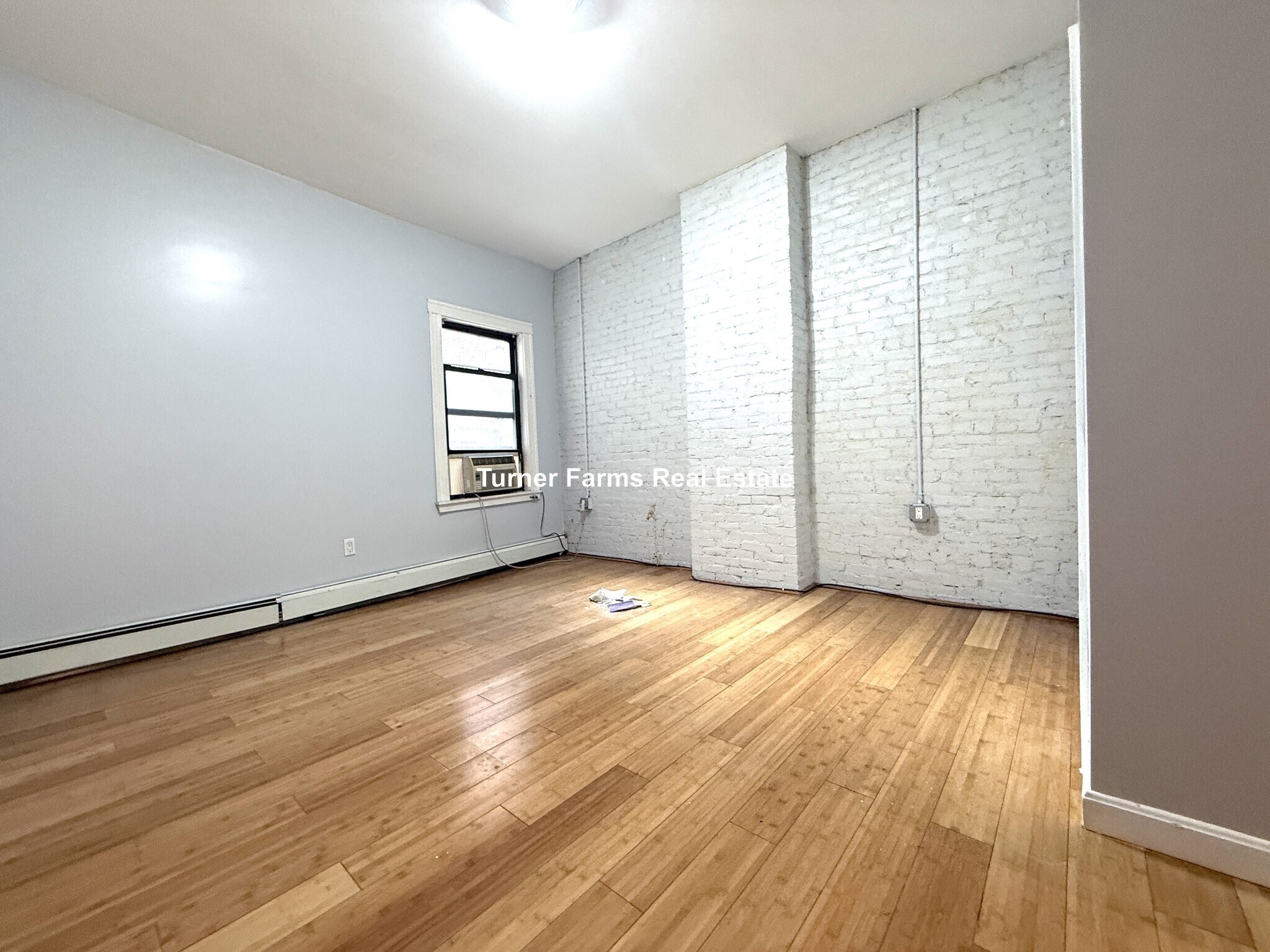 Building Photo - 147 Meridian St