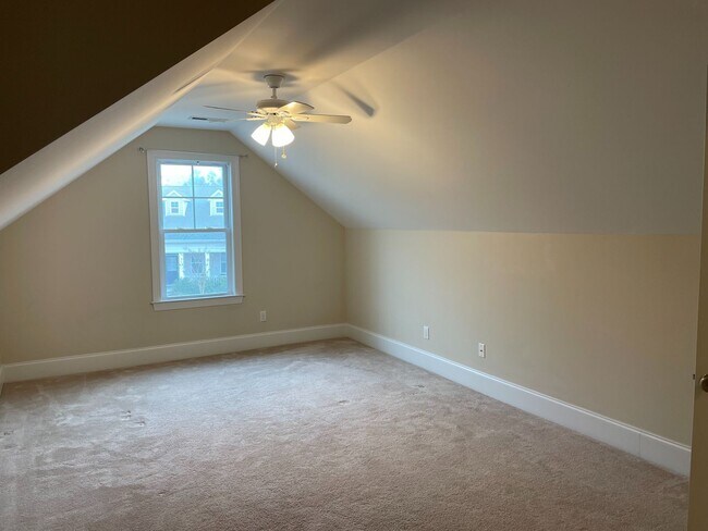 Building Photo - Beautiful 3 bedroom/2 bath home with sunroom and finished room over garage!