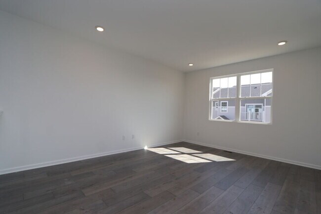 Building Photo - 466 Comstock Rd