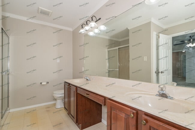 Building Photo - 625 Thornridge Dr