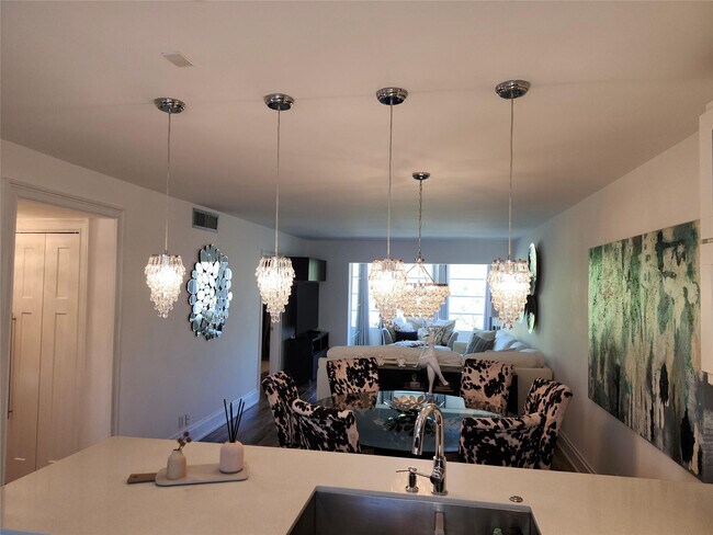 Building Photo - 301 Cambridge Rd