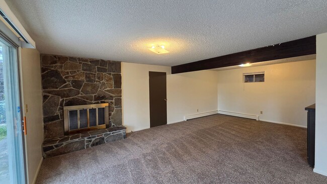 Building Photo - 411 Westview Dr
