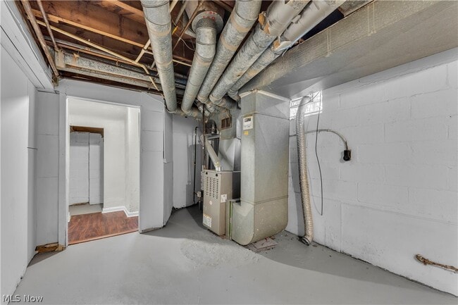 Building Photo - 21206 Hillgrove Ave