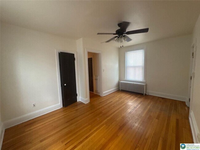 Building Photo - 636 N New St