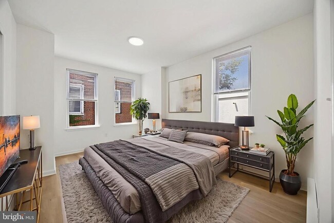 Building Photo - 278 S 60th St