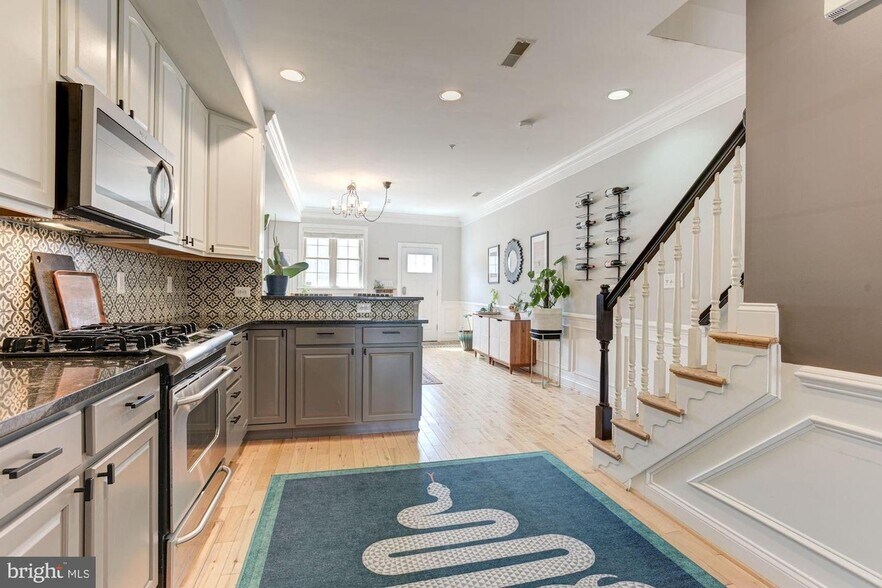 Building Photo - 81 W West St