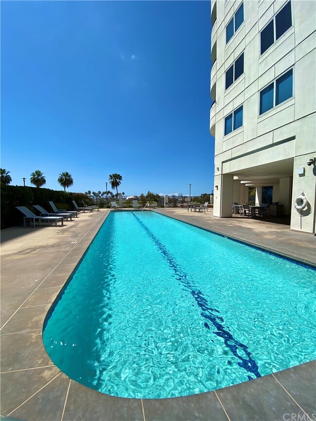 Building Photo - 525 E Seaside Way