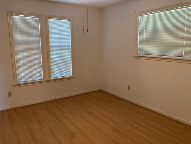 Building Photo - 554 Harbor Dr