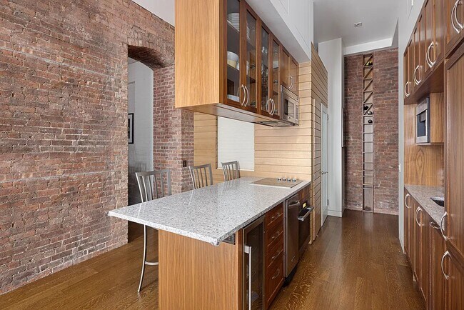 Building Photo - 23 E 10th St