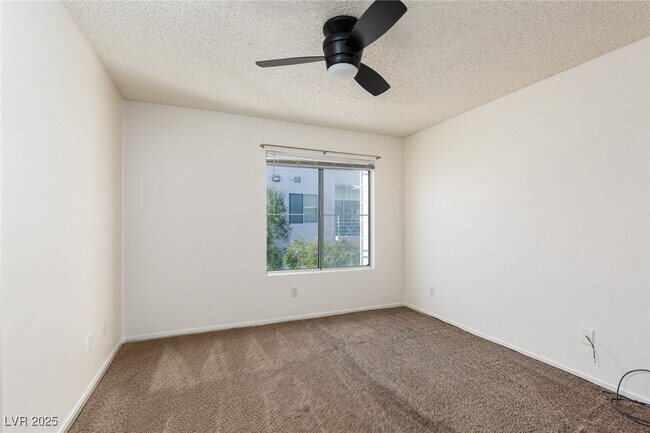 Building Photo - 7100 W Pirates Cove Rd