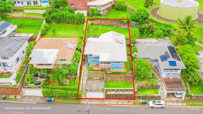 Building Photo - Charming 4-bedroom, 2-bathroom single-family home