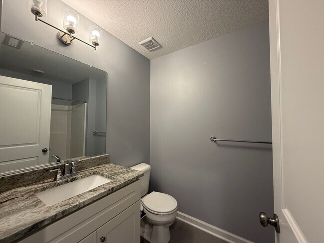 Building Photo - Great Condo On The Riverfront Golf Course