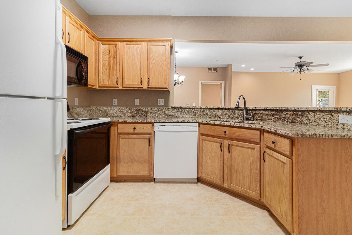 Building Photo - 24107 Chesapeake Cir