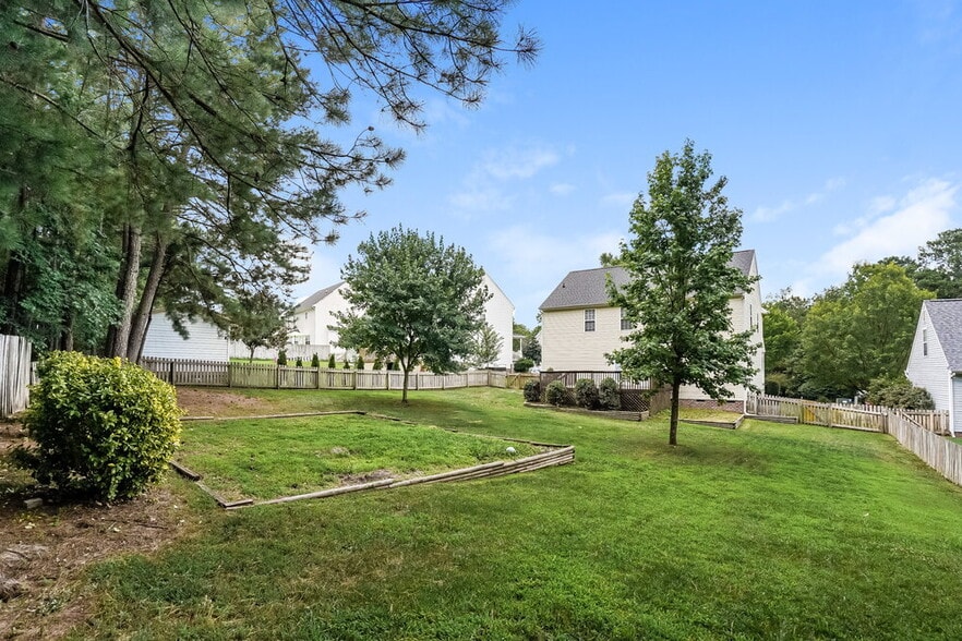 Building Photo - 6412 Willowlawn Dr