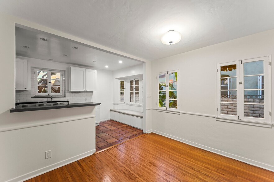 Building Photo - 3781 Greenwood Ave