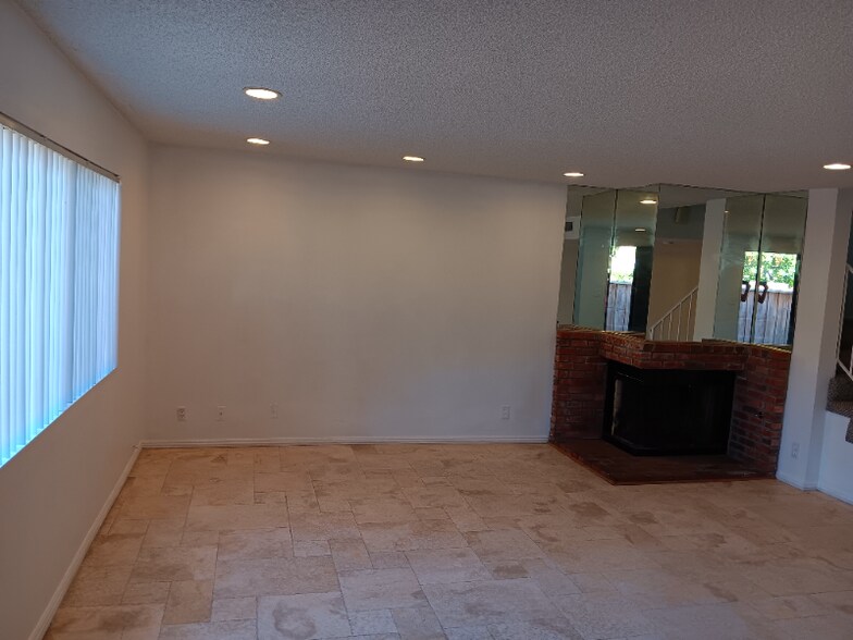 Building Photo - 8435 Burnet Ave