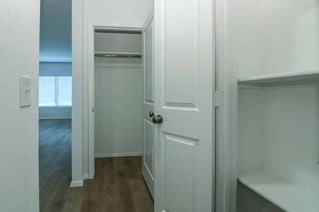 Building Photo - 3126 S 15th Pl