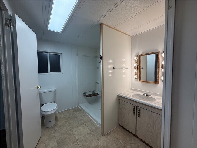 Building Photo - 2915 Thompson Ave