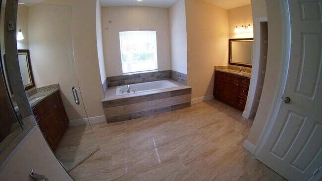 Building Photo - 5866 NW Mesa Cir