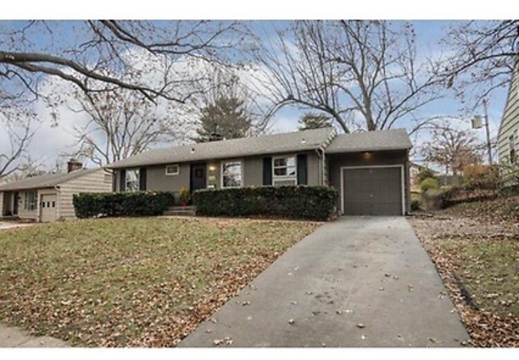 Primary Photo - 2711 W 71st Terrace